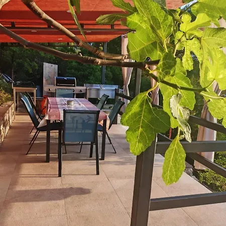 Apartament House Sobra