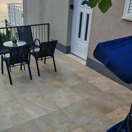 Apartament House *