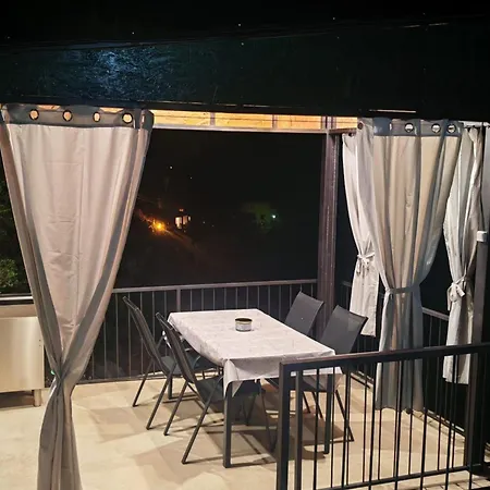 Apartament House *