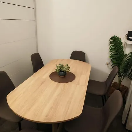 Apartament House *